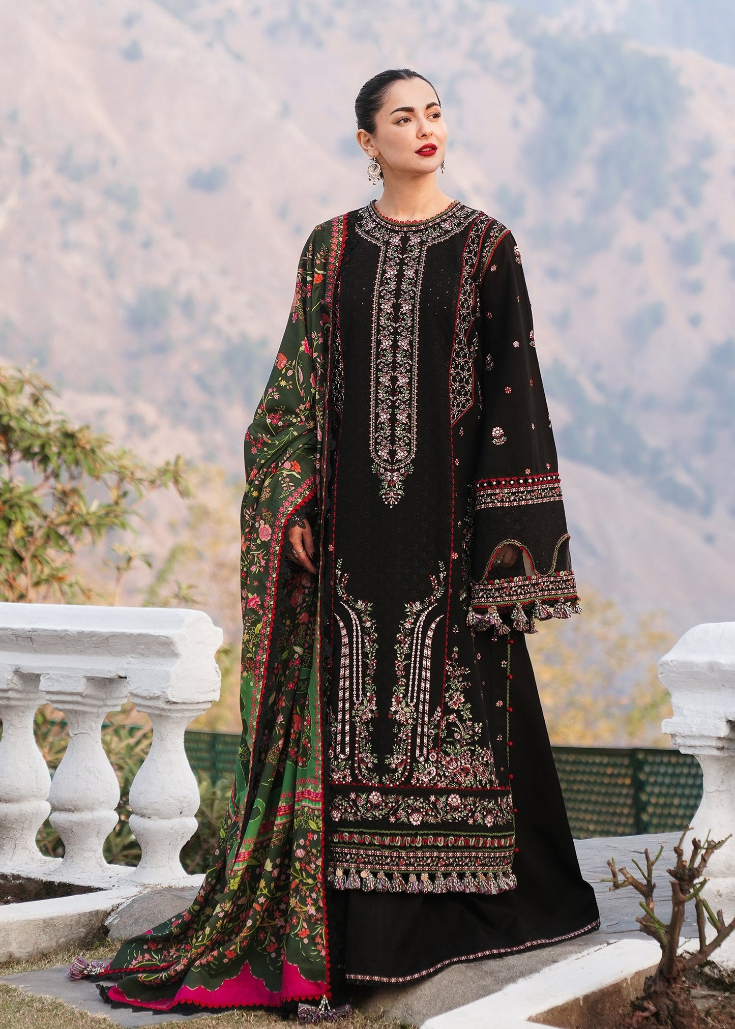 Summer Bloom – Embroidered Lawn
